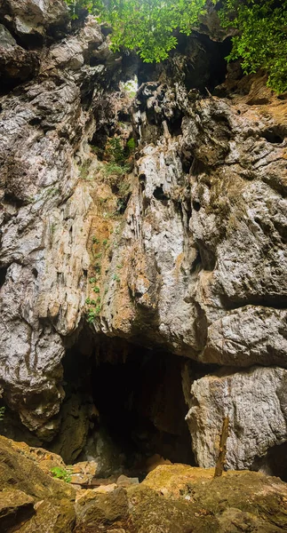 Печера Фрая Накхон, храм Хуа Харуехат павільйон в національному парку Хао Сем Рой Йот в Прачуап Хірі Хан, Таїланд — стокове фото