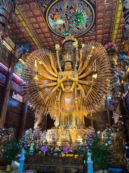 Wat Metta Thamrat o Wat Metta Tham Photiyan en Kanchanaburi, Tailandia — Foto de Stock