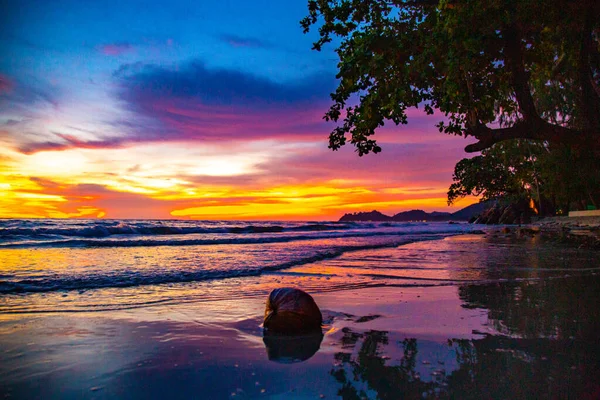 Playa de Klong Prao durante la puesta del sol en Koh Chang, Trat, Tailandia —  Fotos de Stock