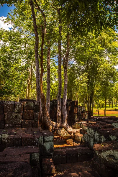 Исторический парк Прасат Муанг Сингх, район Сай Йок, Канчанабури, Таиланд — стоковое фото