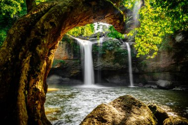Haew Suwat Şelalesi Nakhon Ratchasima, Tayland 'daki Khao Yai Ulusal Parkı.