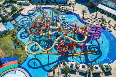 Pattaya, Chonburi, Tayland 'daki kapalı hava parkında terk edilmiş.