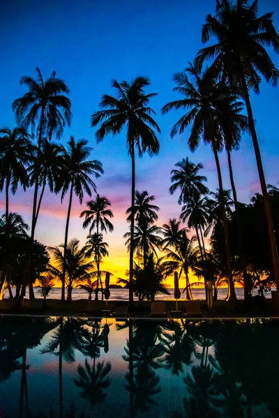 Klong Prao Beach durante o pôr do sol em Koh Chang, Trat, Tailândia — Fotografia de Stock