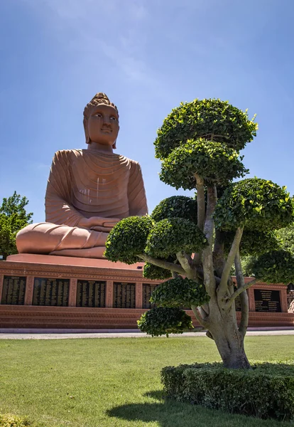 Temple Wat tham Pu Wa dans la grotte de Kanchanaburi, Thaïlande — Photo