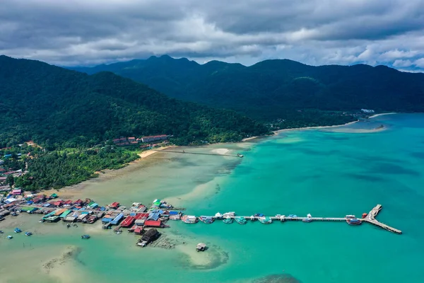 Vista aérea del muelle de Bang Bao y el faro en koh Chang, Trat, Tailandia — Foto de Stock