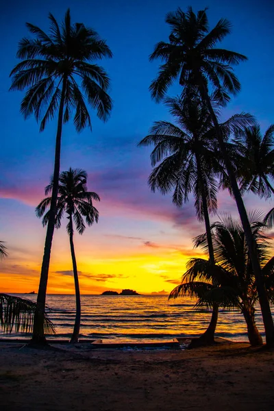 Gün batımında Klong Prao Sahili Koh Chang, Trat, Tayland