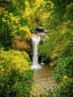 Haew Suwat Şelalesi Nakhon Ratchasima, Tayland 'daki Khao Yai Ulusal Parkı.
