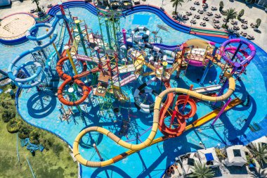 Pattaya, Chonburi, Tayland 'daki kapalı hava parkında terk edilmiş.