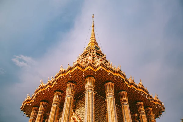 Saraburi, Tayland 'da Wat Phutthabat