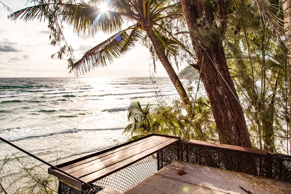 Klong Chao παραλία και το διπλό Palm Trees σε koh Kood, Trat, Ταϊλάνδη — Φωτογραφία Αρχείου