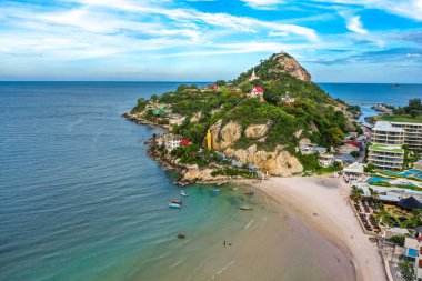 Wat Khao Takiab tepesi ve Hui Hin 'deki plaj, Prachuap Khiri Khan, Tayland