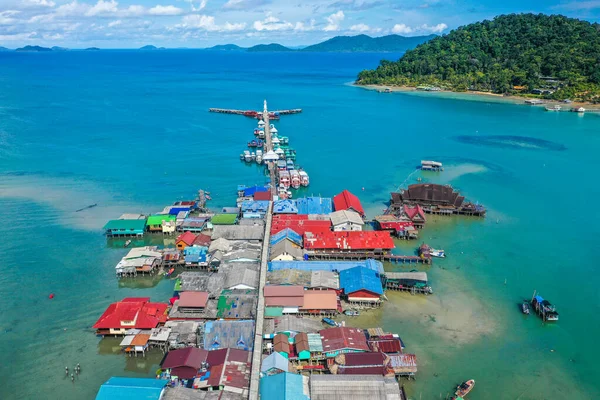 Vista aérea del muelle de Bang Bao y el faro en koh Chang, Trat, Tailandia — Foto de Stock