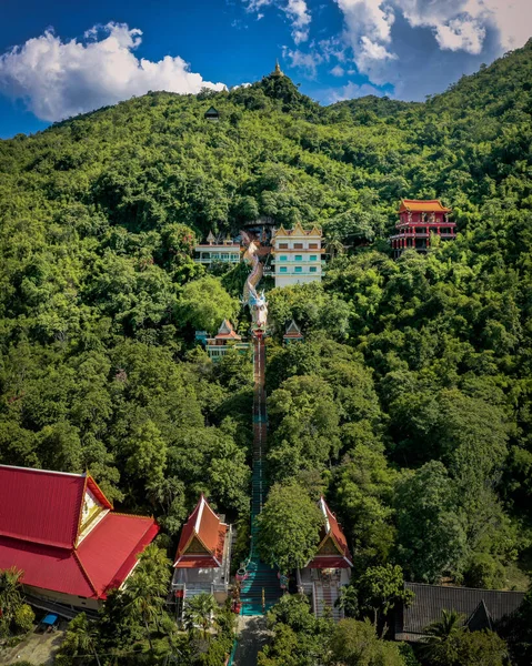 Wat Ban Tham templo y cueva en Kanchanaburi, Tailandia — Foto de Stock