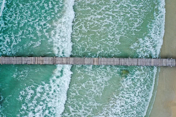 Bang Bao playa, muelle de madera, en Koh Kood, Trat, Tailandia — Foto de Stock