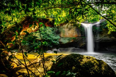 Haew Suwat Şelalesi Nakhon Ratchasima, Tayland 'daki Khao Yai Ulusal Parkı.