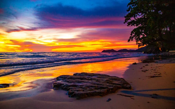 Клонг Прао (Klong Prao Beach) на пляже Сансет в Ко Чанг (Koh Chang), Трат, Таиланд — стоковое фото