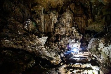 Kanchanaburi, Tayland 'daki Lawa mağarası.