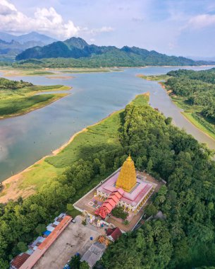 Chedi Phutthakhaya ya da Puttakaya Pagoda, Wat wang Wiwekaram veya Sangkhlaburi, Kanchanaburi, Tayland 'daki wat wang pho uttama