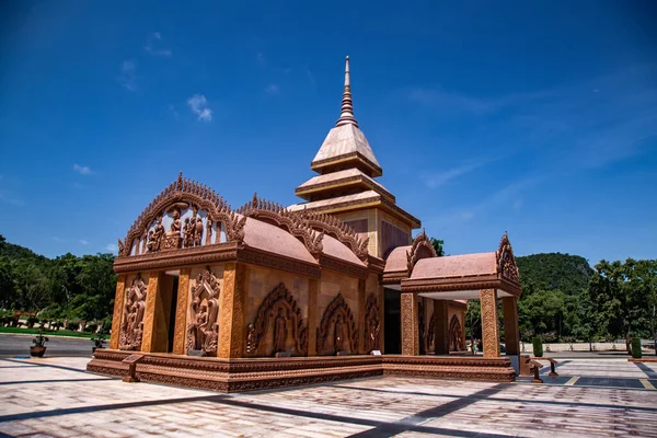 Wat tham Pu Wa tapınağı Kanchanaburi, Tayland 'daki mağarada. — Stok fotoğraf