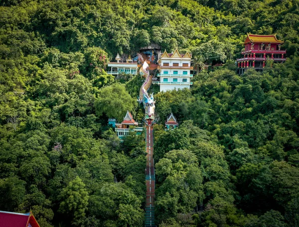 Wat Ban Tham Tempel und Höhle in Kanchanaburi, Thailand — Stockfoto