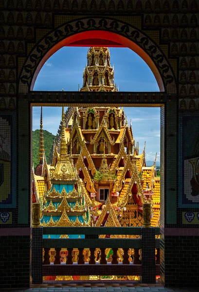 Wat Tham Khao Noi et Wat Tham Sua à Kanchanaburi, Thaïlande — Photo