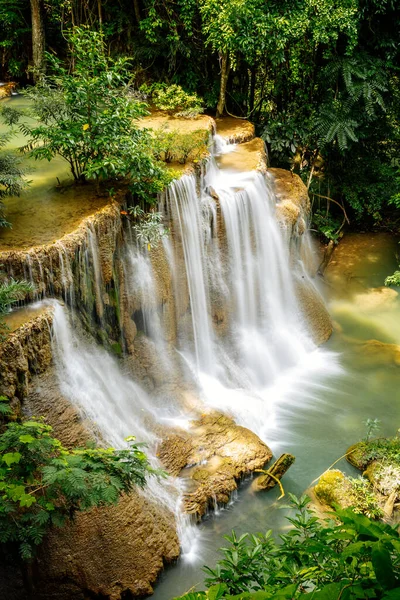 Khuean Srinagarindran kansallispuisto, Huay Mae Khamin Waterfalls, Kanchanaburissa, Thaimaassa — kuvapankkivalokuva
