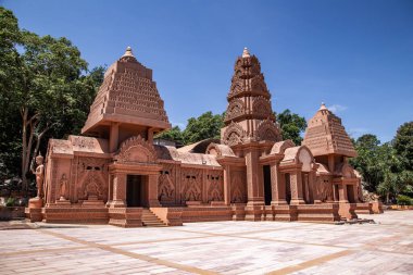 Wat tham Pu Wa tapınağı Kanchanaburi, Tayland 'daki mağarada.