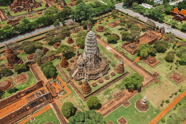 Vista aérea do templo Ayutthaya, Wat Ratchaburana, vazio durante o covid, em Phra Nakhon Si Ayutthaya, cidade histórica na Tailândia — Fotografia de Stock