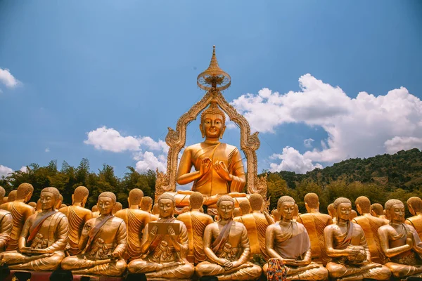 Phuttha Utthayan Makha Bucha Anusorn, Buddhismus-Gedenkpark in Nakhon Nayok, Thailand — Stockfoto