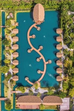Ormandaki baloncukların hava manzarası, Maldivler kopyası, Nakhon Pathom, Tayland