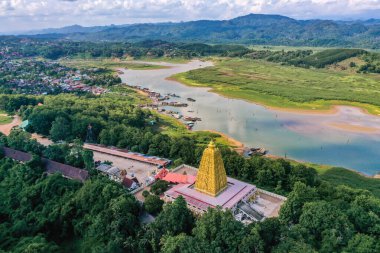 Chedi Phutthakhaya ya da Puttakaya Pagoda, Wat wang Wiwekaram veya Sangkhlaburi, Kanchanaburi, Tayland 'daki wat wang pho uttama