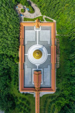 Wat Boonyawad ve Wat Boonyawas 'ın Chon Buri, Tayland' daki hava manzarası.
