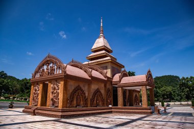 Wat tham Pu Wa tapınağı Kanchanaburi, Tayland 'daki mağarada.