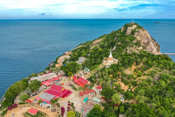 Wat Khao Takiab hill and beach in hugHin, Prachuap Khiri Khan, Thailand — 스톡 사진