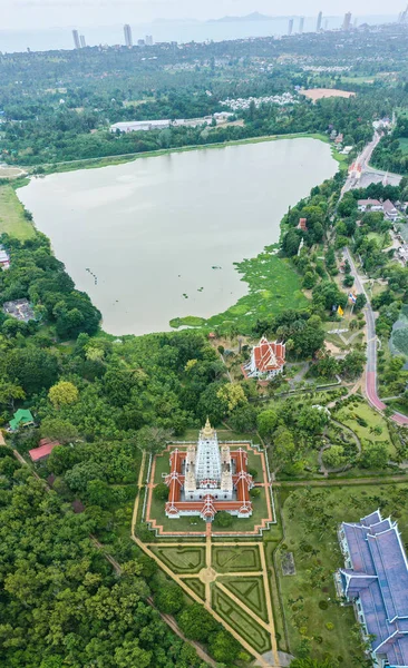 Wat Yannasang Wararam templo, Bodh Gaya Chedi, Bodhagaya Stupa réplica, em wat Yan, em Pattaya, província de Chonburi, Tailândia. — Fotografia de Stock