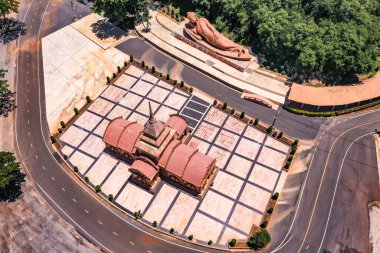 Wat tham Pu Wa tapınağı Kanchanaburi, Tayland 'daki mağarada.