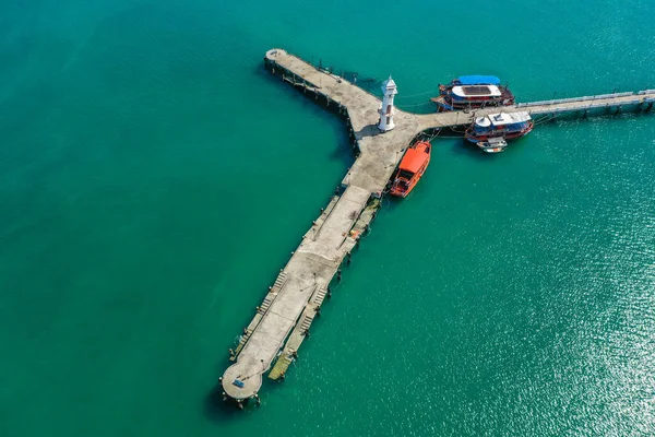 Vista aérea do cais de Bang Bao e do farol em Koh Chang, Trat, Tailândia — Fotografia de Stock