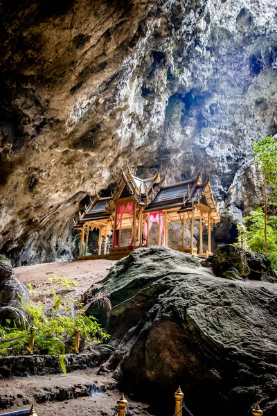 泰国Prachuap Khiri Khan Khao Sam Roi Yot国家公园Khua Kharuehat亭Phraya Nakhon洞穴 — 图库照片