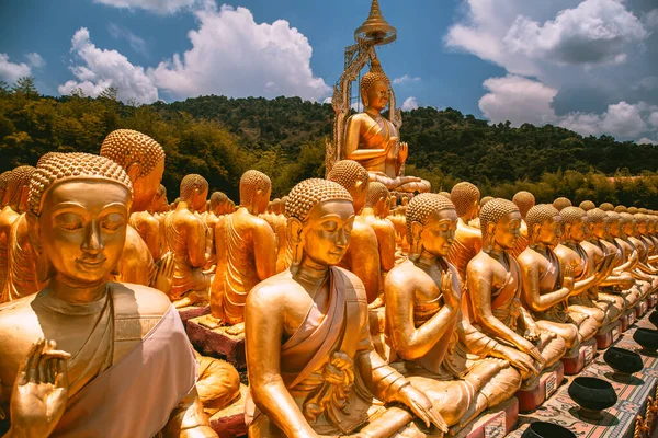 Phuttha Utthayan Makha Bucha Anusorn, Buddhizmus Emlékpark Nakhon Nayok, Thaiföld — Stock Fotó