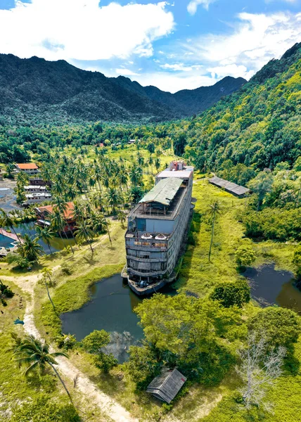 Verlassenes Boot-Chalet, Geisterschiff in der Grand Lagoona, Koh Chang, Trat, Thailand — Stockfoto