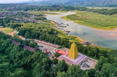 Chedi Phutthakhaya ya da Puttakaya Pagoda, Wat wang Wiwekaram veya Sangkhlaburi, Kanchanaburi, Tayland 'daki wat wang pho uttama