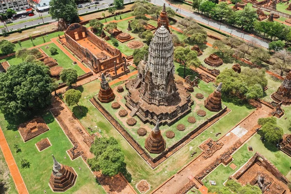 Flygfoto över Ayutthaya tempel, Wat Ratchaburana, tom under covid, i Phra Nakhon Si Ayutthaya, Historiska staden i Thailand — Stockfoto