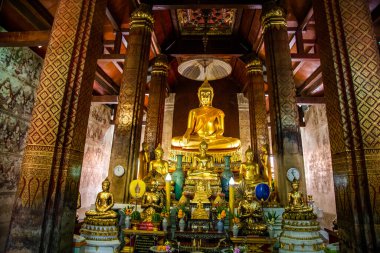 Wat Yai Suwannaram tapınağı Phetchaburi, Tayland 'da yeşil zümrüt Buddha ile