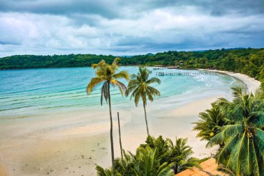 Koh Kood adasındaki Bang Bao plajındaki tahta köprü, Trat, Tayland