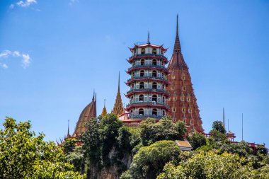 Wat Tham Khao Noi ve Wat Tham Sua, Kanchanaburi, Tayland