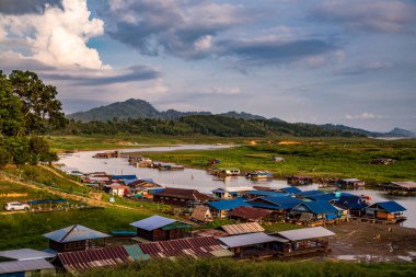 Mon Köprüsü, Sangkhlaburi 'de eski ahşap köprü, Kanchanaburi, Tayland
