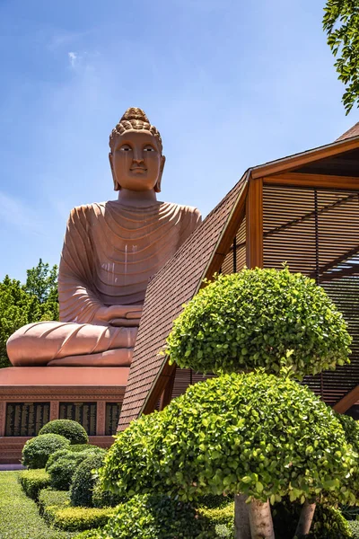 Temple Wat tham Pu Wa dans la grotte de Kanchanaburi, Thaïlande — Photo