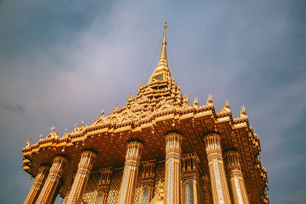 Ват Пхра Пхуттхабат в Сарабате, Таиланд — стоковое фото