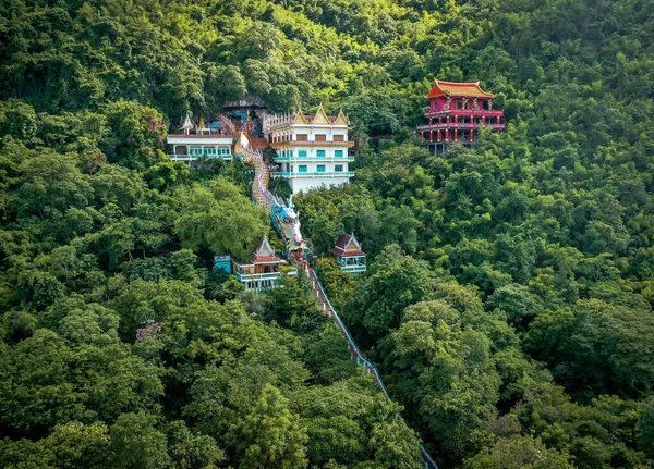 Wat Ban Tham templo y cueva en Kanchanaburi, Tailandia — Foto de Stock