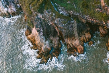 Uçurumlar ve deniz manzaralı kafe, gökyüzü manzaralı, Pha Suk nir, Ko Proet, Chanthaburi, Tayland